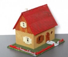 Huis 387241 Klein huisje met tuintje en rood dak