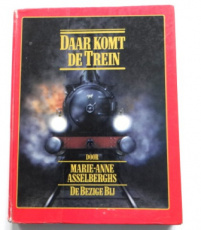 Boek 400158 Daar komt de trein