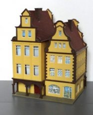 Huis 379800 Dubbel huis, winkels met woonhuizen