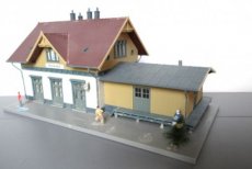 Huis 387204 Station "Blumenfeld" met figuren