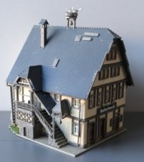 Huis 390183 Winkel "Babyland" met woonhuizen