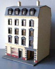 Huis 390214 Stadshuis met winkel en doorgang
