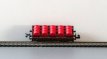 Minitrix 3513-b  Lage bakwagon met rode vaten