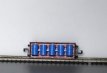 Minitrix 3513-a Lage bakwagon met blauwe vaten