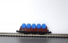 Minitrix 3513-a Lage bakwagon met blauwe vaten